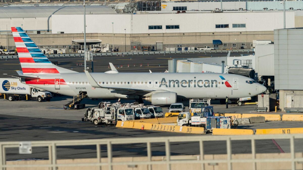 Η American Airlines καθήλωσε όλα τα αεροπλάνα της λόγω «τεχνικού προβλήματος»: Ταλαιπωρία για εκατομμύρια επιβάτες