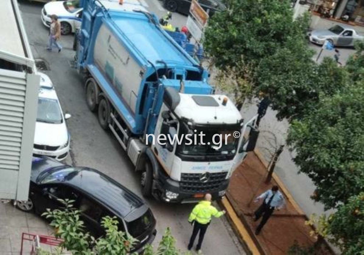 Απορριμματοφόρο παρέσυρε και σκότωσε 88χρονο στον Πειραιά