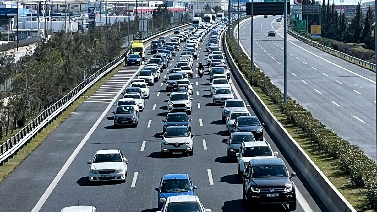 Τροχαίο στην Αττική Οδό μετά τα διόδια του Κορωπίου – Κλειστές οι λωρίδες στο ρεύμα προς Ελευσίνα