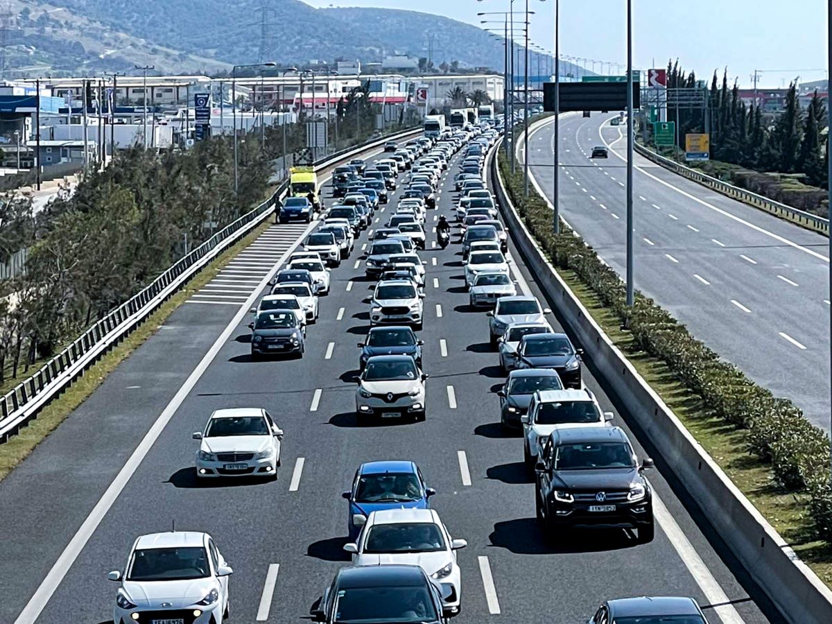 Τροχαίο στην Αττική Οδό μετά τα διόδια του Κορωπίου – Κλειστές οι λωρίδες στο ρεύμα προς Ελευσίνα