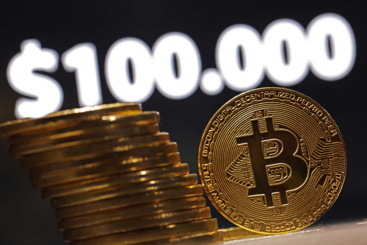 Επέστρεψε στο επίπεδο των 100.000 δολάρια το Bitcoin υπό τη σκιά των ανακοινώσεων της Fed