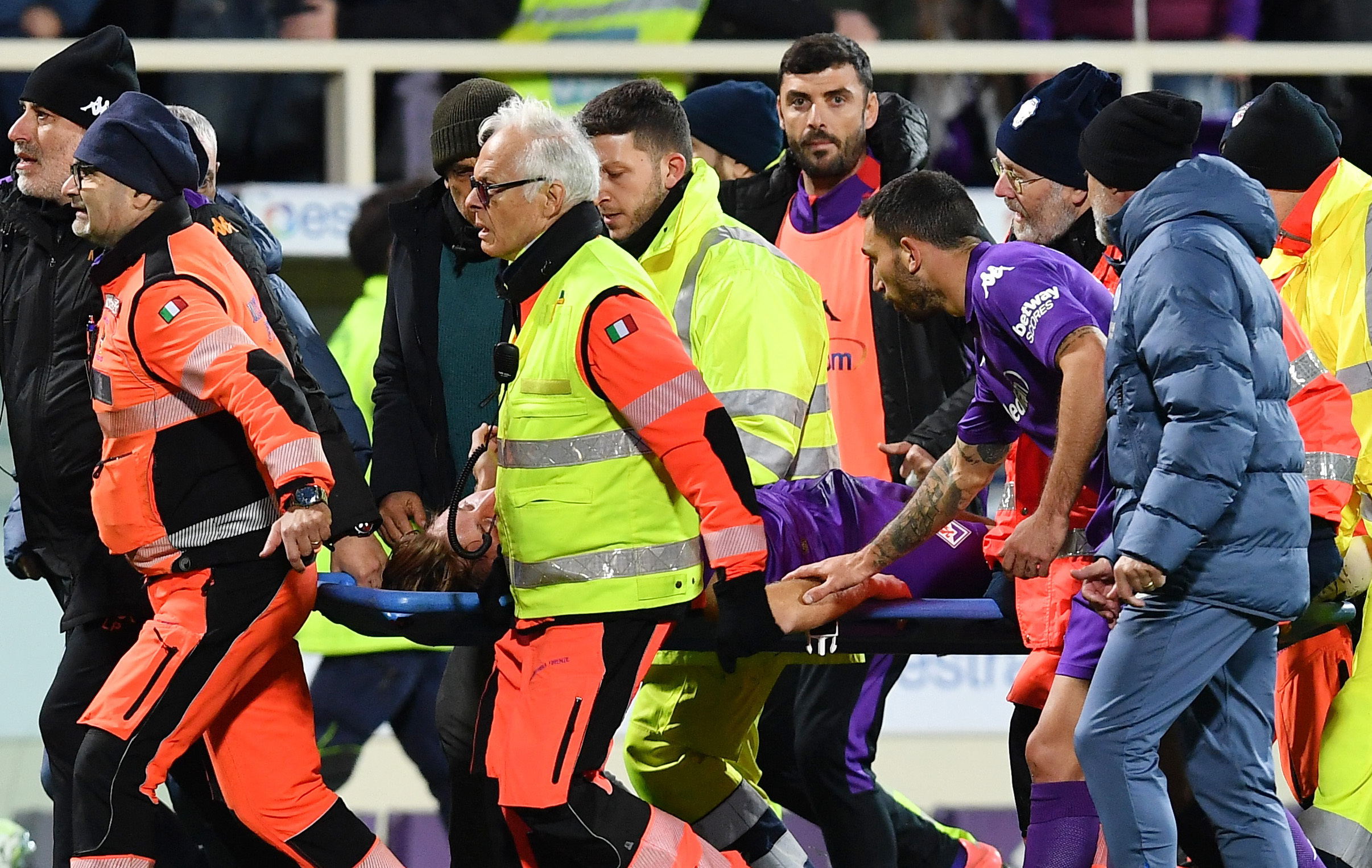 Soccer Football - Serie A - Fiorentina v Inter Milan - Stadio Artemio Franchi, Florence, Italy - December 1, 2024 Fiorentina's Edoardo Bove is stretchered off after sustaining an injury REUTERS