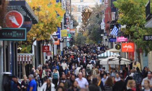 Το αδιαχώρητο στα καταστήματα της Αθηνάς για τα τελευταία ψώνια