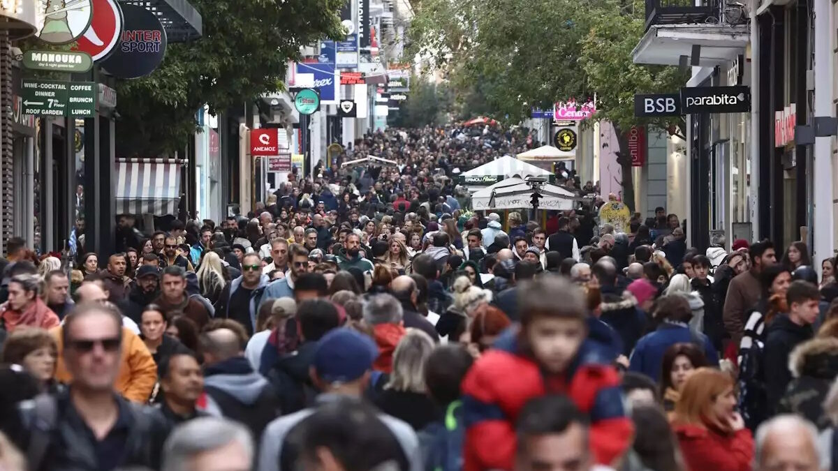 Στα 2,8 δισ. ευρώ οι δαπάνες των καταναλωτών για αγορές ενδυμάτων το 10μηνο του 2024