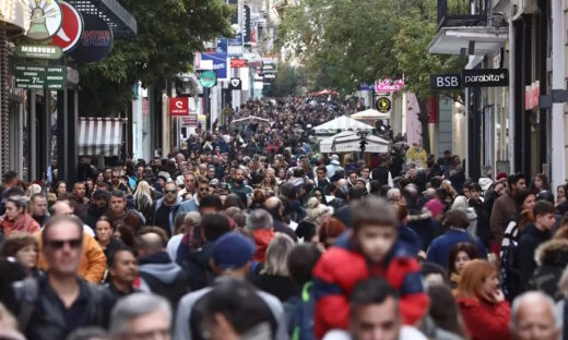 Στα 2,8 δισ. ευρώ οι δαπάνες των καταναλωτών για αγορές ενδυμάτων το 10μηνο του 2024