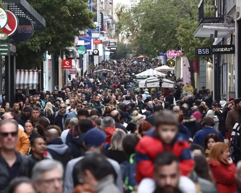 Στα 2,8 δισ. ευρώ οι δαπάνες των καταναλωτών για αγορές ενδυμάτων το10μηνο του 2024