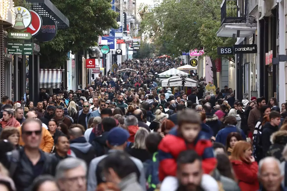 Στα 2,8 δισ. ευρώ οι δαπάνες των καταναλωτών για αγορές ενδυμάτων το 10μηνο του 2024