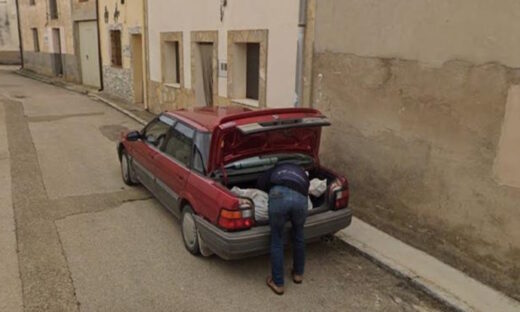 Ισπανία: Το Google street view «έπιασε» άνδρα να μεταφέρει πτώμα στο πορτ μπαγκάζ