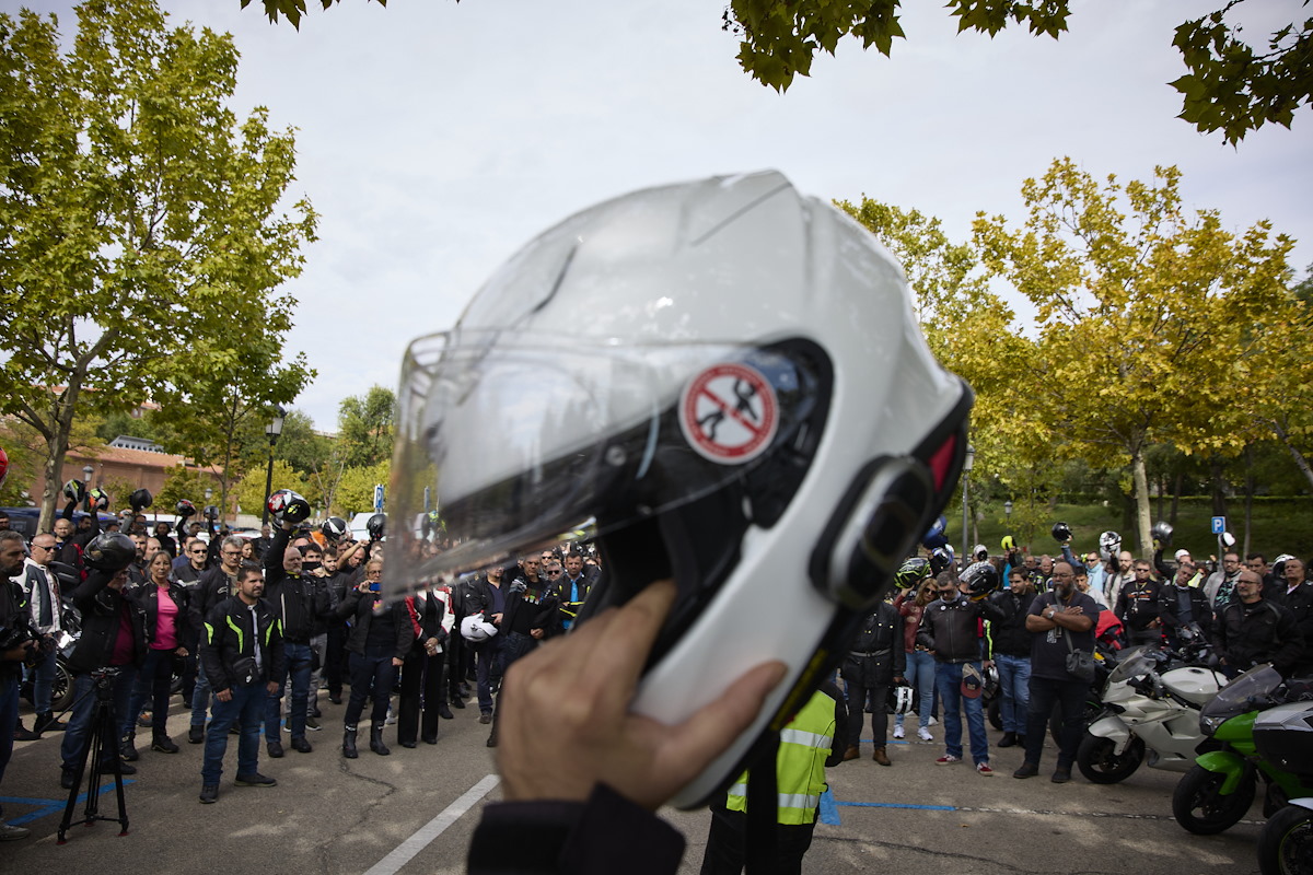 «Όχι βενζίνη, αν δεν φοράς κράνος»: Η νέα καμπάνια του υπουργείου Υγείας μετά τα θανατηφόρα τροχαία