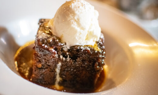 Υγρή πουτίγκα καραμέλας: Γνωστή και ως sticky toffee pudding