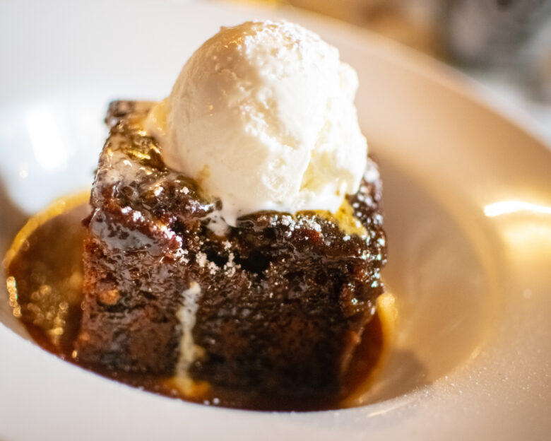 Υγρή πουτίγκα καραμέλας: Γνωστή και ως sticky toffee pudding