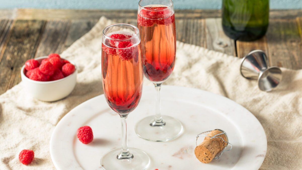 Kir Royal: Το πολυτελές ποτό με δύο υλικά που είναι τέλειο για γιορτές