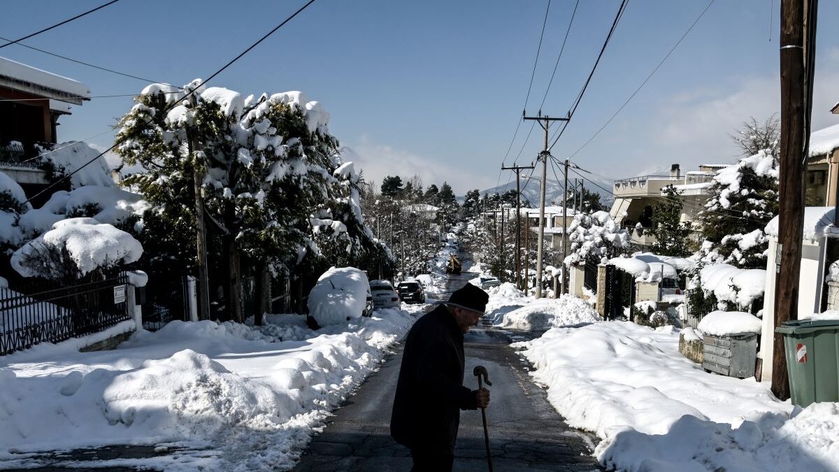 Καιρός αύριο: Τσουχτερό κρύο και την Παρασκευή με θυελλώδεις ανέμους, βροχές και χιόνια – Αναλυτική πρόγνωση