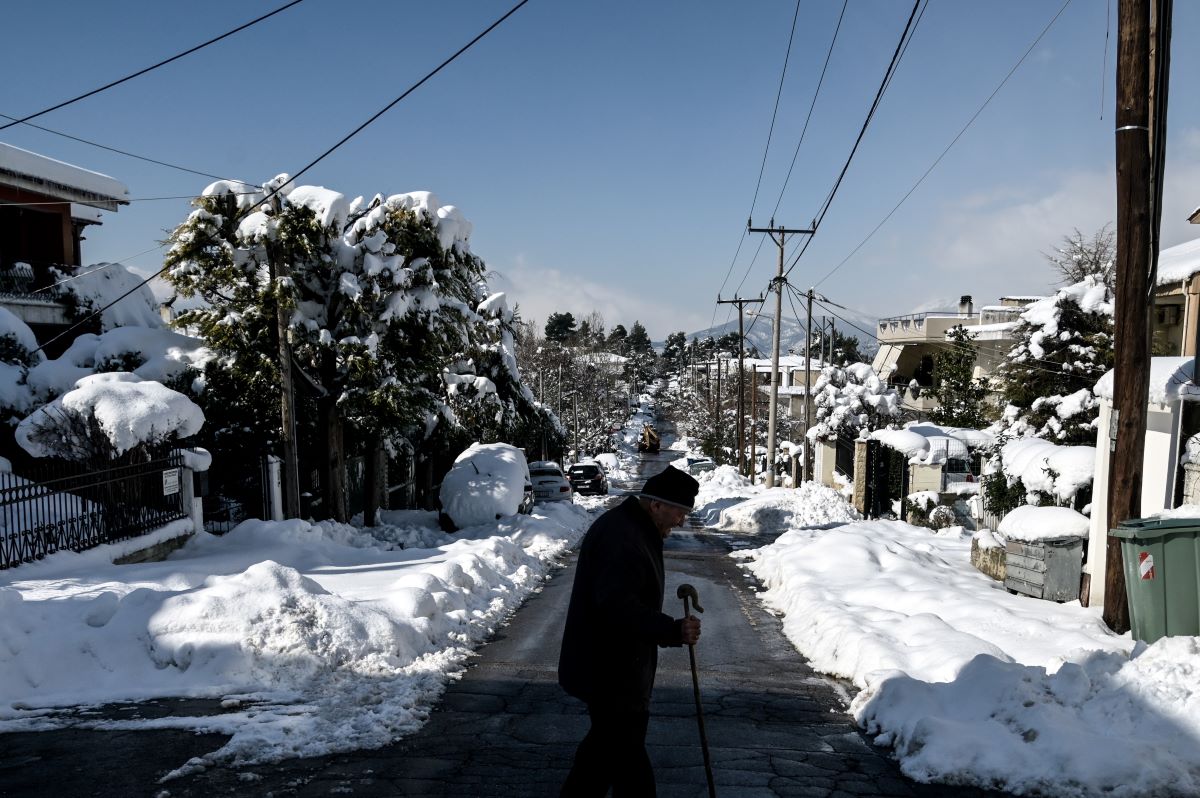 Καιρός αύριο: Τσουχτερό κρύο και την Παρασκευή με θυελλώδεις ανέμους, βροχές και χιόνια – Αναλυτική πρόγνωση