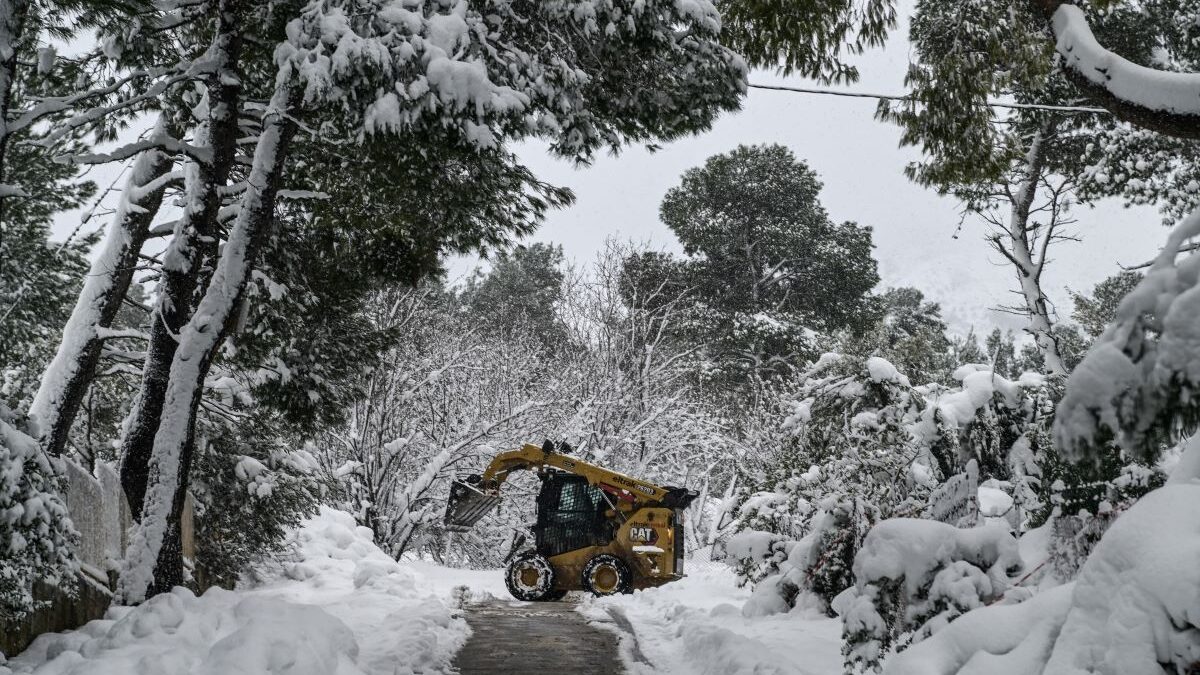 Καιρός σήμερα: Συνεχίζεται η επέλαση της κακοκαιρίας με βροχές, χιόνια και θυελλώδεις ανέμους – Αναλυτική πρόγνωση 