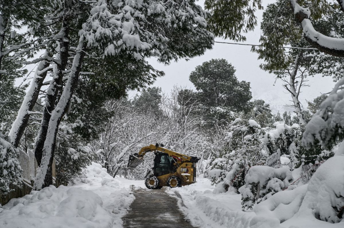 Καιρός σήμερα: Συνεχίζεται η επέλαση της κακοκαιρίας με βροχές, χιόνια και θυελλώδεις ανέμους – Αναλυτική πρόγνωση 