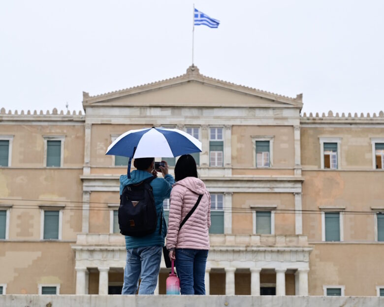 Καιρός: Ραγδαία επιδείνωση από το απόγευμα με βροχές, καταιγίδες και ισχυρούς ανέμους – Έκτακτο δελτίο από την ΕΜΥ