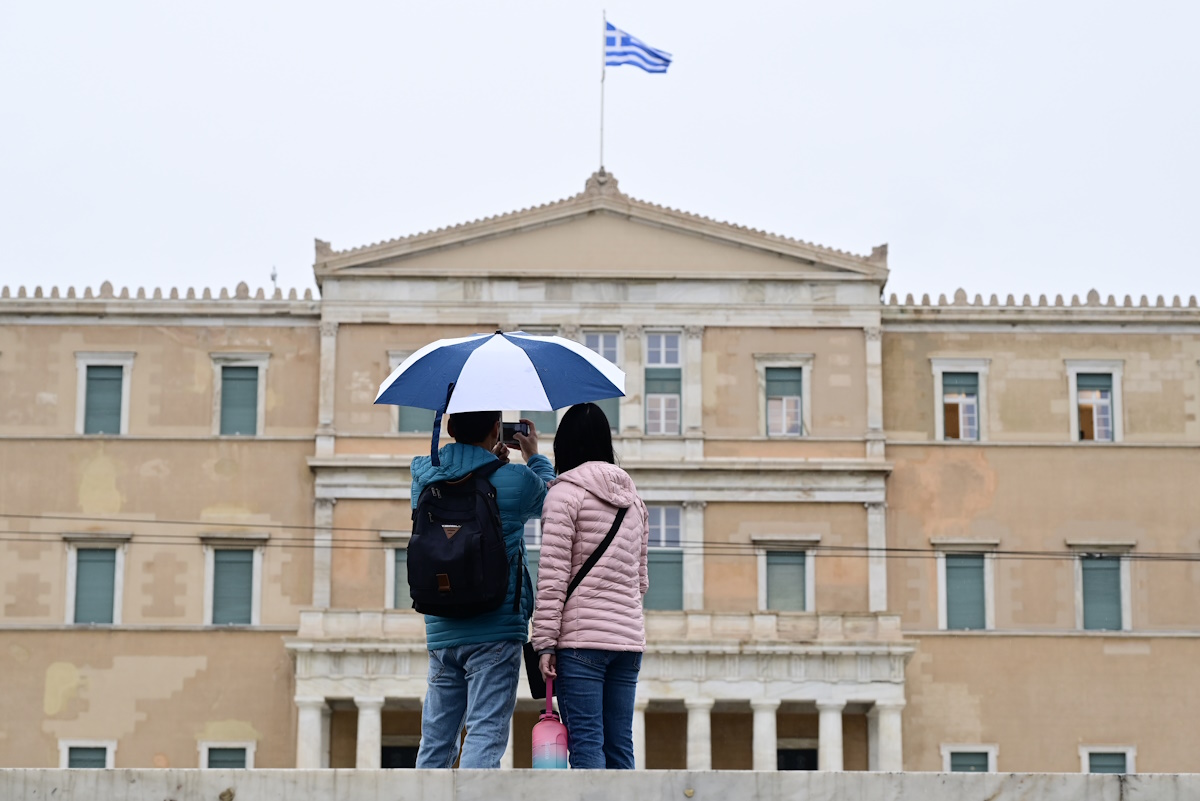 Καιρός: Ραγδαία επιδείνωση από το απόγευμα με βροχές, καταιγίδες και ισχυρούς ανέμους – Έκτακτο δελτίο από την ΕΜΥ