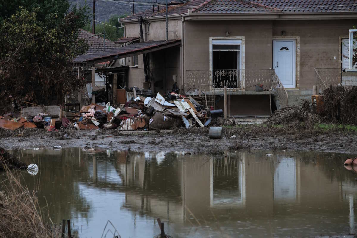 Χαλκιδική: Γιαγιά και τα τρία εγγόνια της εγκλωβίστηκαν με το αυτοκίνητό τους σε ρέμα – Η αγωνιώδης διάσωσή τους