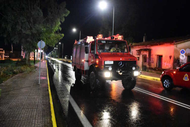 Επιχείρηση απεγκλωβισμού δύο ατόμων στη Χαλκιδική - Χωρίς ρεύμα πολλές περιοχές στη Θεσσαλονίκη