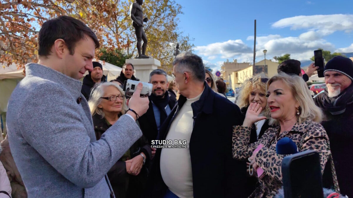 Ο Στέφανος Κασσελάκης πήρε συνέντευξη από δημοσιογράφο στο Άργος