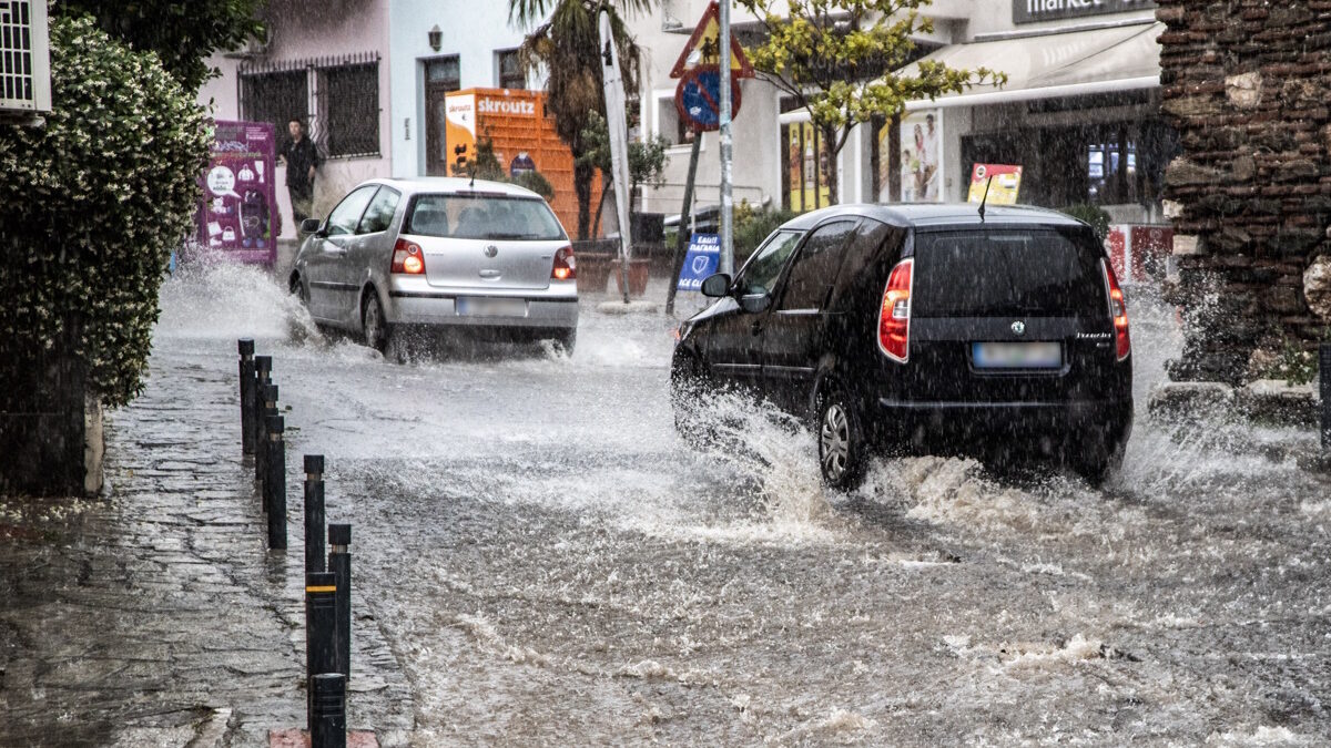 Καιρός σήμερα: Σε ισχύ το έκτακτο δελτίο της ΕΜΥ – Καταιγίδες σε όλη τη χώρα με ανέμους ως 8 μποφόρ