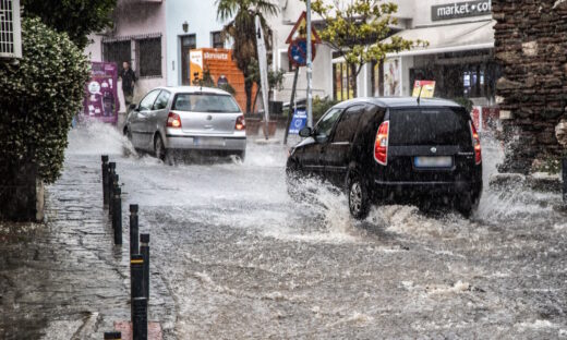 Καιρός σήμερα: Σε ισχύ το έκτακτο δελτίο της ΕΜΥ – Καταιγίδες σε όλη τη χώρα με ανέμους ως 8 μποφόρ