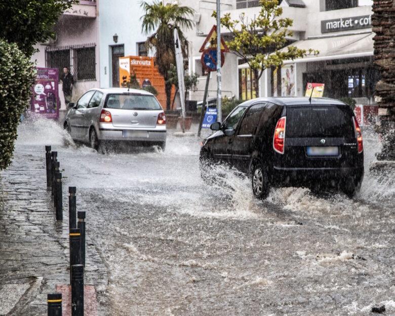 Καιρός σήμερα: Σε ισχύ το έκτακτο δελτίο της ΕΜΥ – Καταιγίδες σε όλη τη χώρα με ανέμους ως 8 μποφόρ