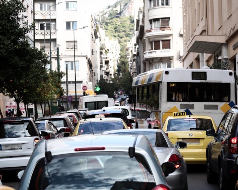 Κίνηση στους δρόμους: Μποτιλιάρισμα σε Κηφισό, Κηφισίας και Αττική Οδό