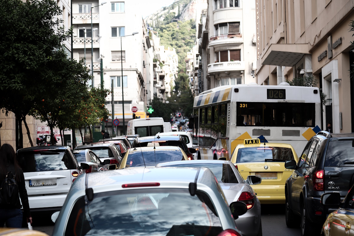 Κίνηση στους δρόμους: Μποτιλιάρισμα σε Κηφισό, Κηφισίας και Αττική Οδό