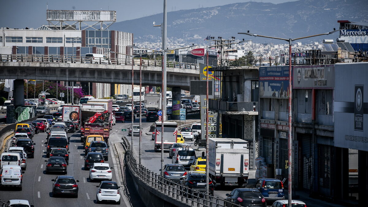 Κίνηση στους δρόμους: Κυκλοφοριακό χάος σε Κηφισό και Αττική Οδό – Προβλήματα και στην Κηφισίας