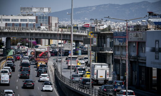 Κίνηση στους δρόμους: Κυκλοφοριακό χάος σε Κηφισό και Αττική Οδό – Προβλήματα και στην Κηφισίας