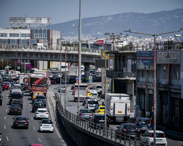 Κίνηση στους δρόμους: Κυκλοφοριακό χάος σε Κηφισό και Αττική Οδό – Προβλήματα και στην Κηφισίας