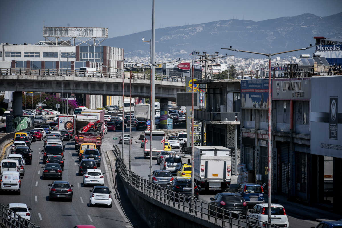 Κίνηση στους δρόμους: Κυκλοφοριακό χάος σε Κηφισό και Αττική Οδό – Προβλήματα και στην Κηφισίας