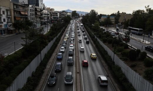 Αγία Παρασκευή: Τροχαίο με 3 αυτοκίνητα στη Λεωφόρο Μεσογείων