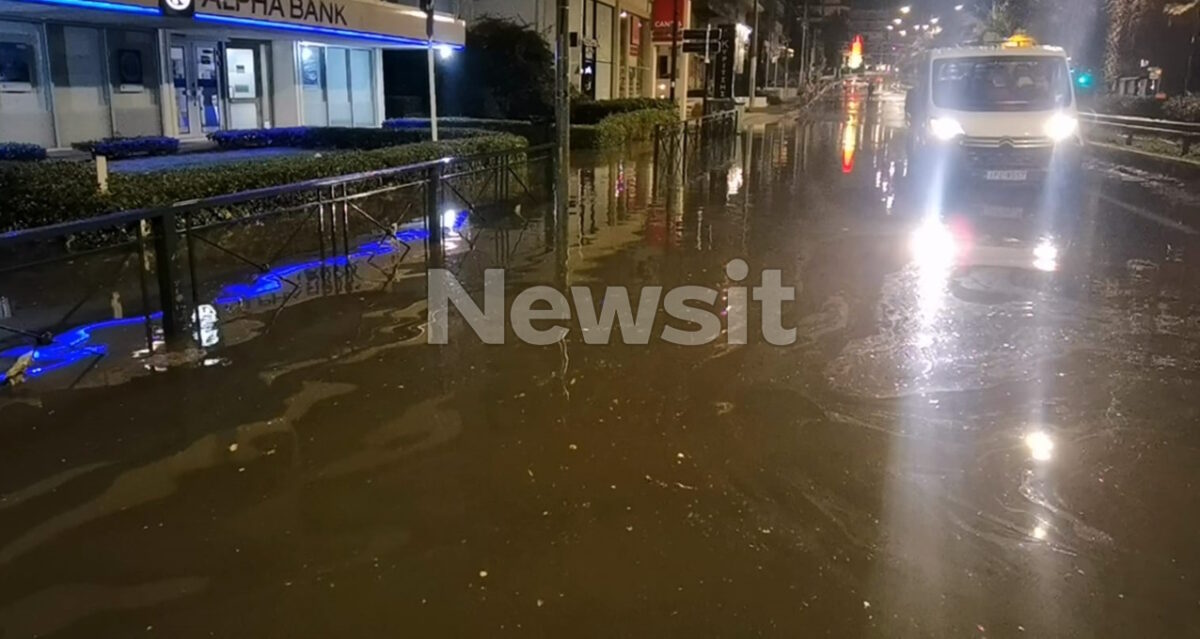 Έκλεισε και πάλι η λεωφόρος Ποσειδώνος στο ύψος του Καλαμακίου στο ρεύμα προς Πειραιά