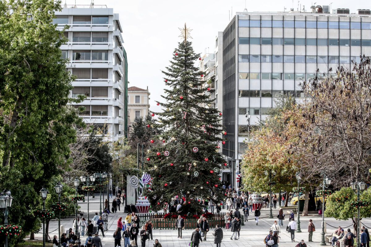 Η «γκρίνια» για την ακρίβεια, τα καλάθια που δεν επαρκούν και η εμμονή για τον ΦΠΑ