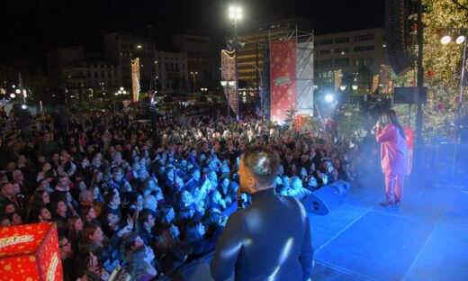 Εορταστικό shopping, Ιουλία Καλλιμάνη live και πολλές εκπλήξεις από το ΣΚΡΑΤΣ – Όλα όσα έγιναν στην «Κόκκινη Νύχτα» του Πειραιά