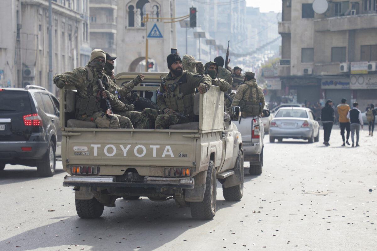 Συρία: Η Χαγιάτ Ταχρίρ αλ-Σαμ διαλύει την στρατιωτική της πτέρυγα μετά την πτώση Άσαντ