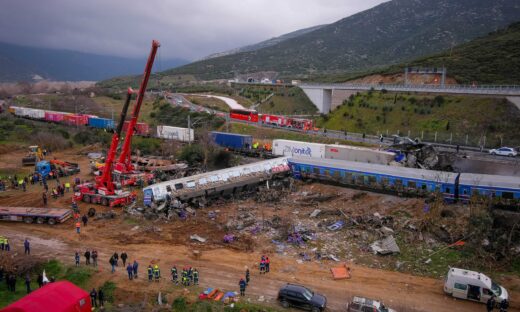 Τραγωδία στα Τέμπη: «Ήμουν άπειρος, δεν έπρεπε να με αφήσουν μόνο τη νύχτα του δυστυχήματος», απολογήθηκε ο σταθμάρχης