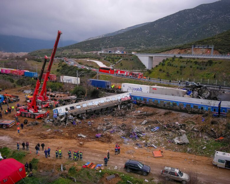 Τραγωδία στα Τέμπη: «Ήμουν άπειρος, δεν έπρεπε να με αφήσουν μόνο τη νύχτα του δυστυχήματος», απολογήθηκε ο σταθμάρχης