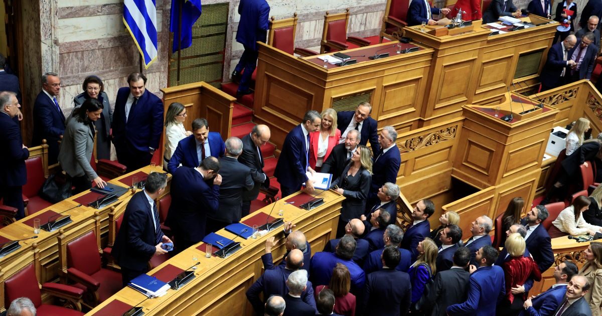 Τι επιδιώκουν οι τρεις πρώην «Σπαρτιάτες» που ψήφισαν τον Προϋπολογισμό του 2025