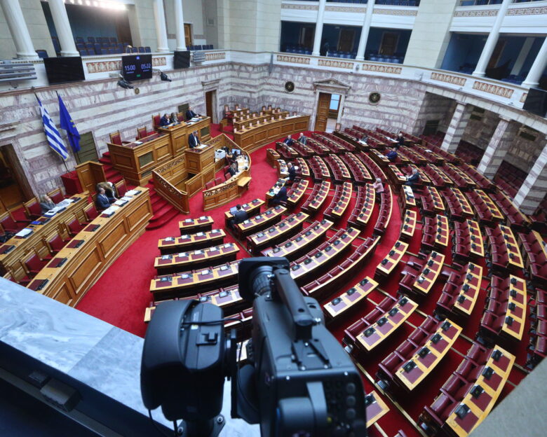 Γιατί τα κόμματα πρέπει να παίξουν τα ρέστα τους το 2025