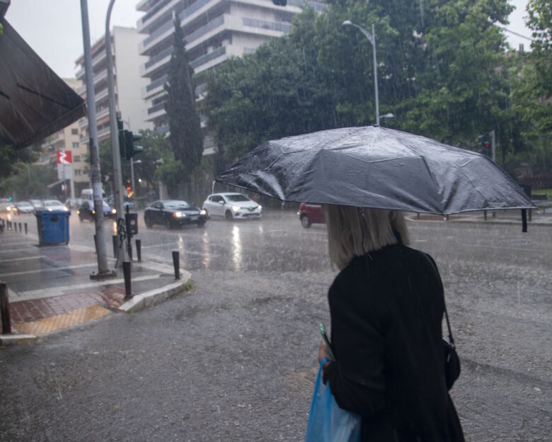 Καιρός σήμερα: Καταιγίδες και βροχές με θερμοκρασία ως τους 20 βαθμούς – Που θα χιονίσει