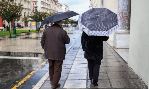 Καιρός σήμερα: Βροχές σε Εύβοια, Κυκλάδες, Κρήτη και Αιγαίο και θερμοκρασία ως τους 16 βαθμούς