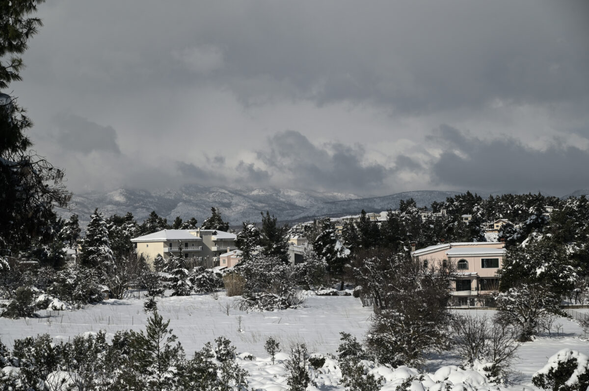 Καιρός: Χιόνια μέχρι το Μον Παρνές «βλέπει» ο Γιώργος Τσατραφύλλιας – Σε ποιες περιοχές θα χιονίσει