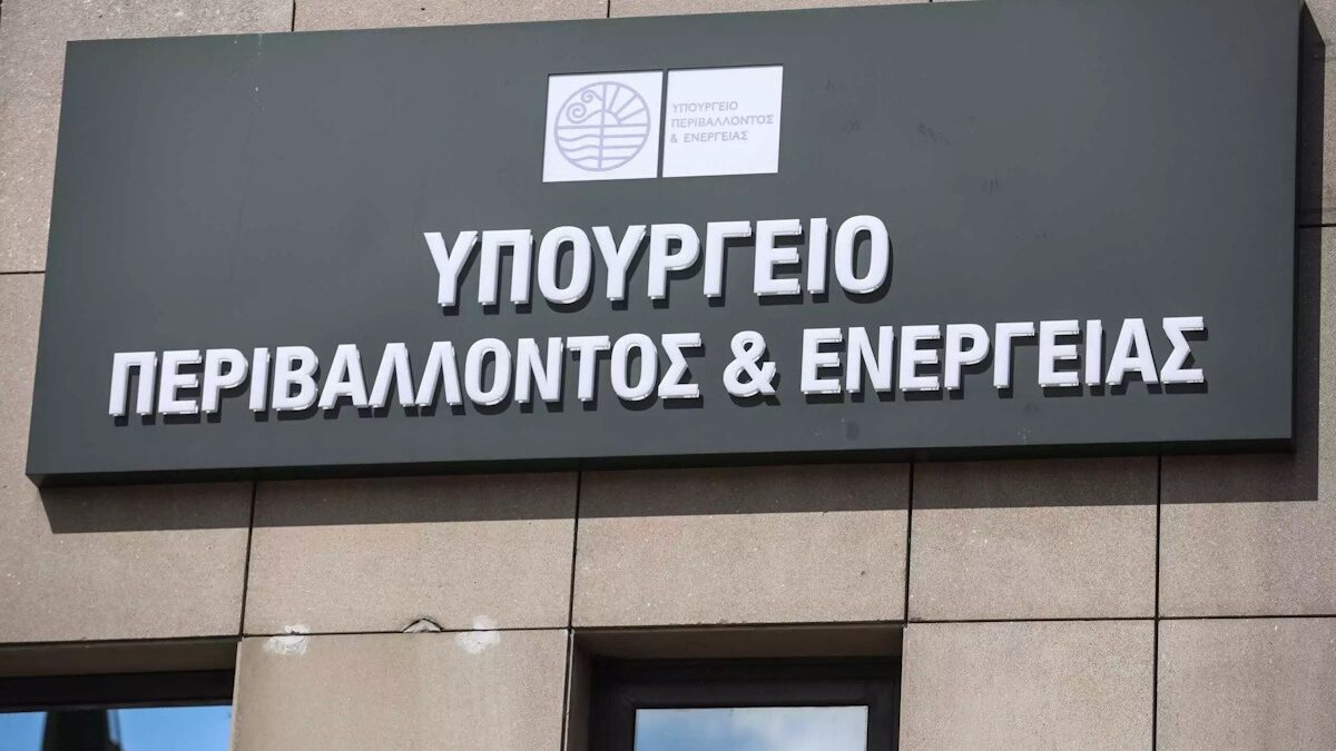 Τετράμηνη παράταση για το πρόγραμμα κοινωφελούς εργασίας στα υπουργεία Ενέργειας και Μετανάστευσης