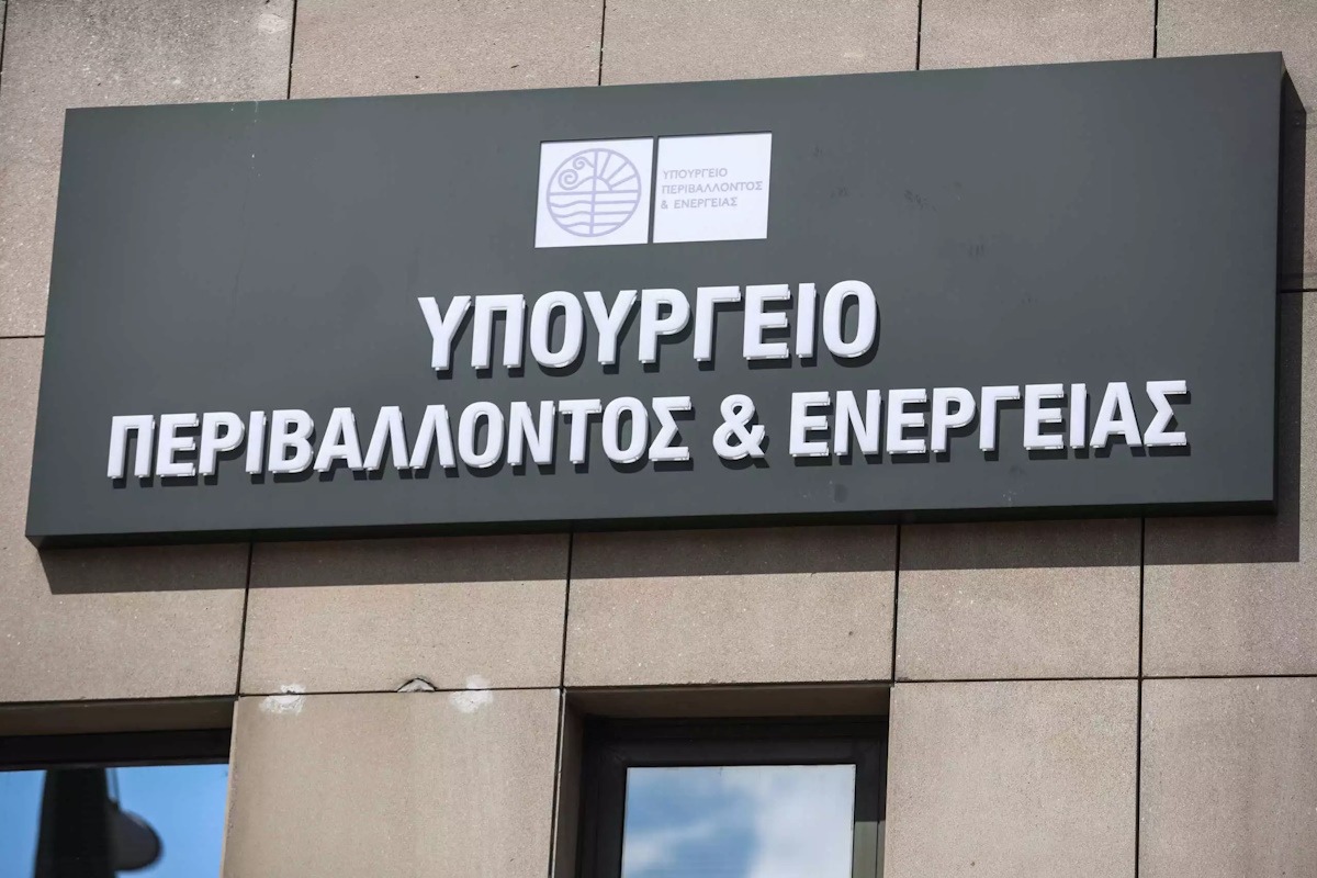 Τετράμηνη παράταση για το πρόγραμμα κοινωφελούς εργασίας στα υπουργεία Ενέργειας και Μετανάστευσης