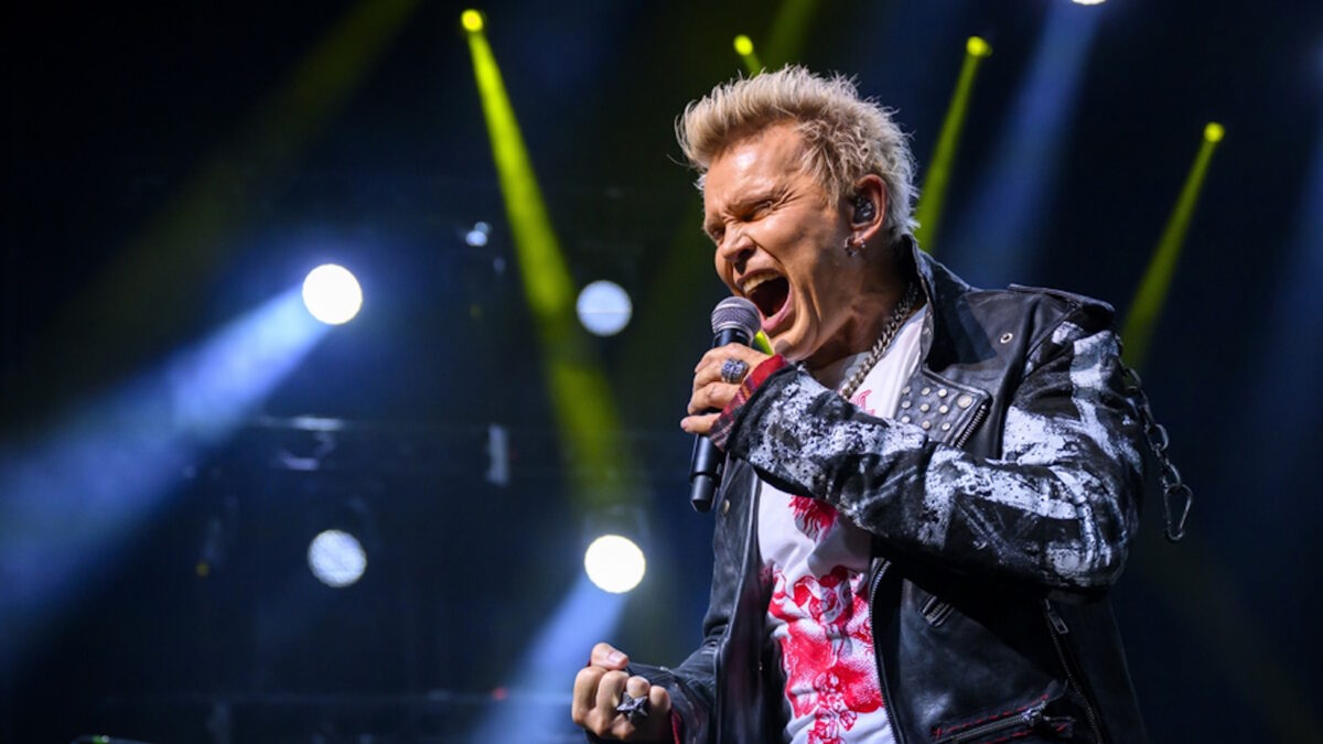 Billy Idol: Ανακοίνωσε νέα περιοδεία στη Βόρεια Αμερική στα 70 χρόνια της ζωής του