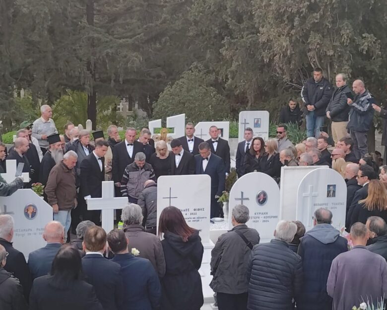 Μίμης Δομάζος: Ο ύμνος του Παναθηναϊκού και το τελευταίο χειροκρότημα για τον «Στρατηγό» στο Α’ Νεκροταφείο